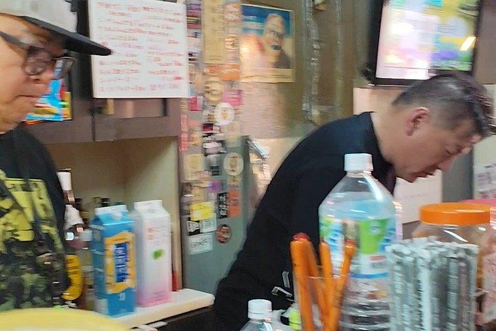 隠れた大阪グルメツアー：西成裏通り＆ご当地ダイニング