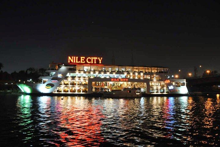 Nile Dinner Cruise Cairo com Belly Dance e Hotel Transfer