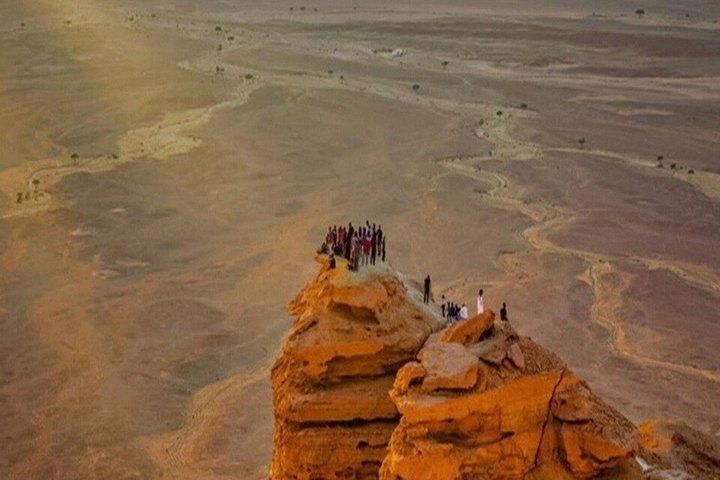 Edge of the World 4x4 Adventure: Sunset & Stargazing fra Riyadh