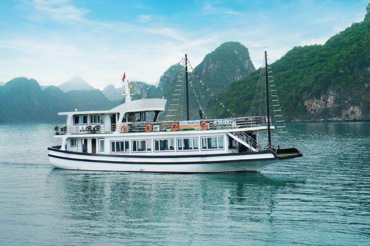 Excursão privada de dia inteiro de Ha Long Bay a partir de Hanói | Kayaking & Caves