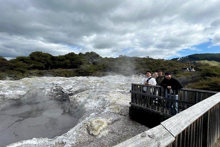 ロトルアハイライトツアー：オークランド発ワイオタプ、ホットタブ＆ランチ