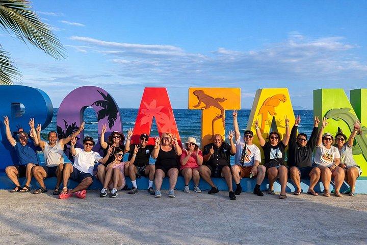 Roatán Private Tour: Sloths, Beach, Photo Stop, Rum & Chocolate.