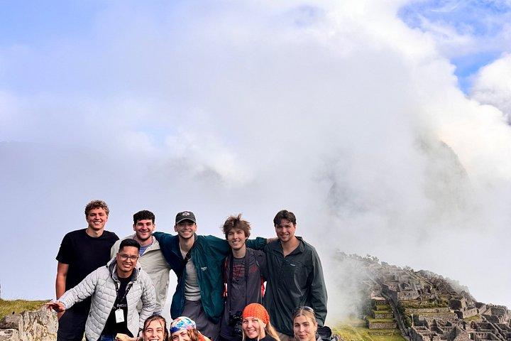 マチュピチュへの4日間インカジャングルトレッキング：サイクリング、ラフティング、ジップライン