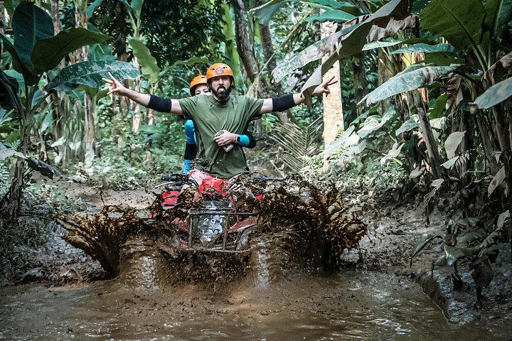 ウブドゴリラ洞窟ATVクワッドバイクとラフティングアドベンチャー