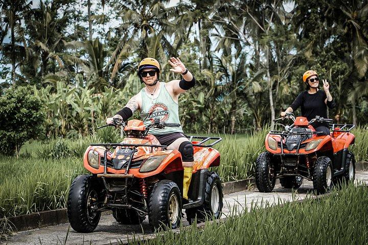 バリ・ウブドのジップラインとATVクワッドバイクアドベンチャー