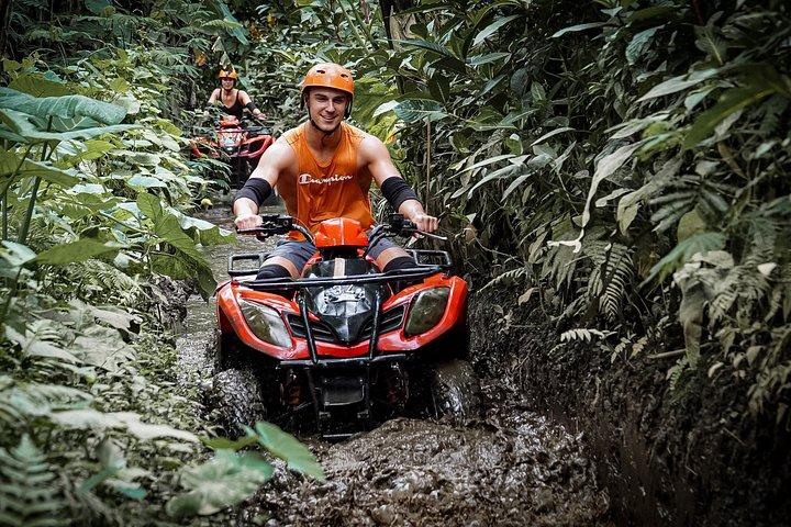 バリ・ウブドのジップラインとATVクワッドバイクアドベンチャー