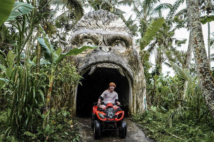 ウブドゴリラ洞窟ATVクワッドバイクとラフティングアドベンチャー