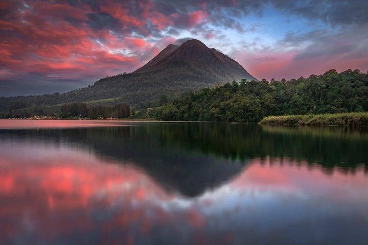 Mount Sibayak Solopgang vandretur / Dagstur fra Medan inkluderet Vandfald