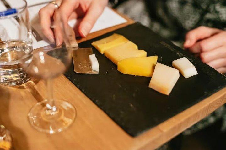 アムステルダム ウォーキング ツアー (チーズの試飲付き)