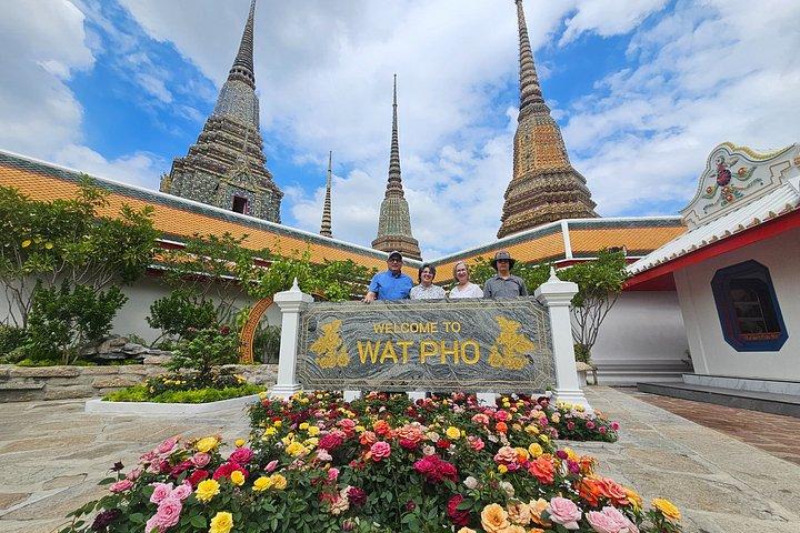 フォーとアルン寺院を巡るグランドパレスプライベートツアー
