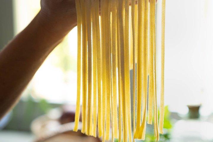 コルトーナで本格料理教室：ピザかニョッキ、パスタ