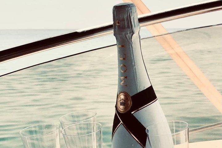 カスタマイズ可能なボートレンタル。 マラガ湾での冒険。