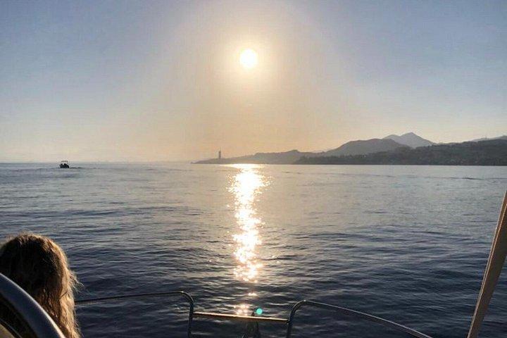 カスタマイズ可能なボートレンタル。 マラガ湾での冒険。