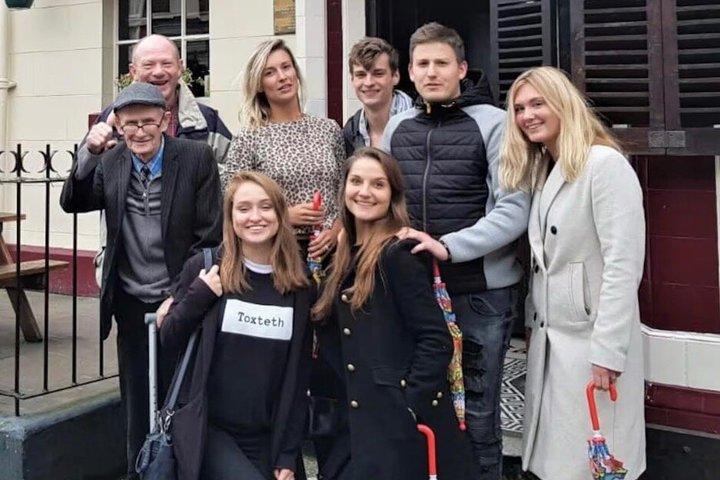 Liverpool Historic Pub Walk : Local Stories & Small Groups (リバプール・ヒストリック・パブ・ウォーク : ローカル・ストーリーズ&スモール・グループ)