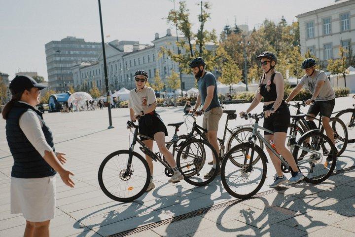 ヴィリニュスの自転車ツアー「象徴的なランドマークと隠れた名所」をハイライト表示