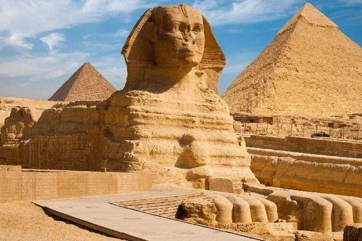 Giza Tour: Pyramids + Sphinx + Lunch by Pyramids + Expert Guide