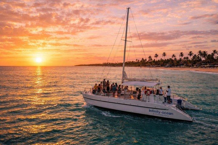 Punta Cana Sunset Party båt med hummer och champagne