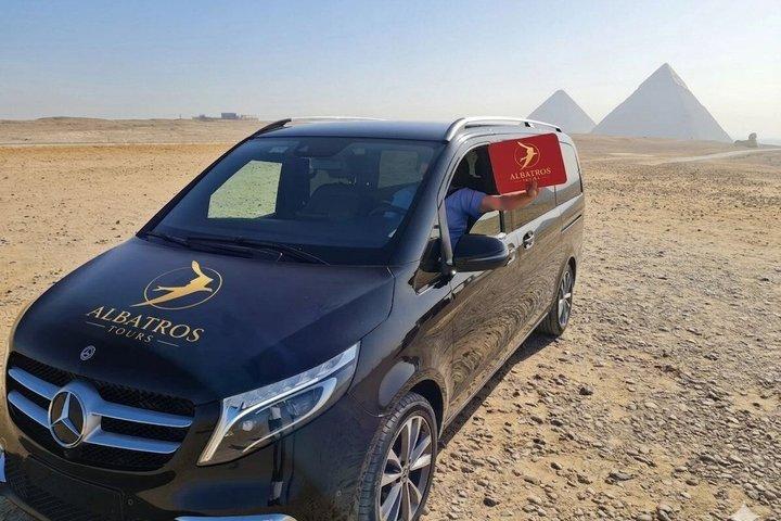 Giza Tour: Pyramids + Sphinx + Lunch by Pyramids + Expert Guide
