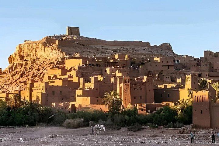 マラケシュからアイト・ベン・ハッドゥとワアルザテへのプライベート日帰り旅行