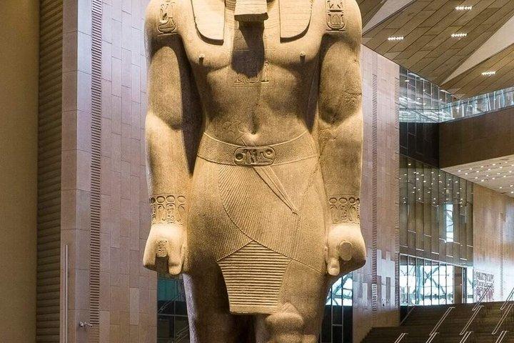 Grand Egyptian Museum og pyramiderne i Giza