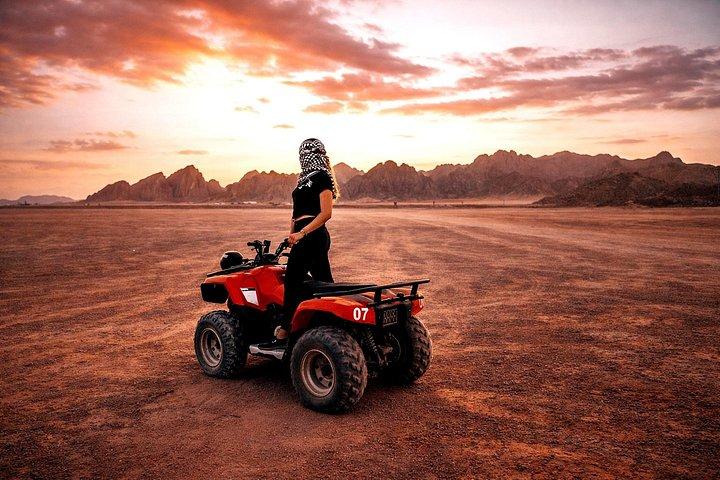 クワッドバイク砂漠アドベンチャーインシャルムエルシェイク