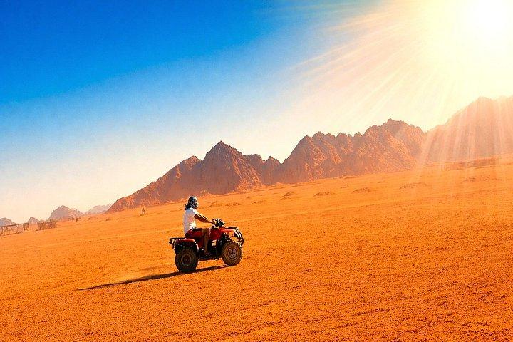 クワッドバイク砂漠アドベンチャーインシャルムエルシェイク