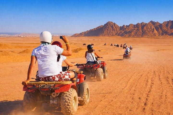 クワッドバイク砂漠アドベンチャーインシャルムエルシェイク