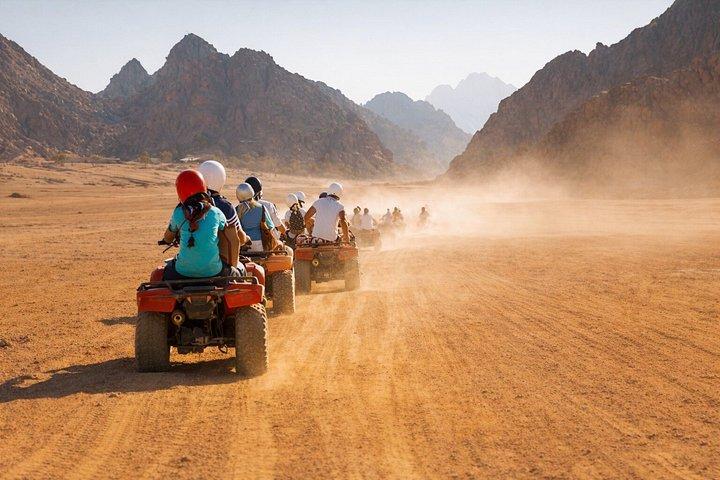 クワッドバイク砂漠アドベンチャーインシャルムエルシェイク