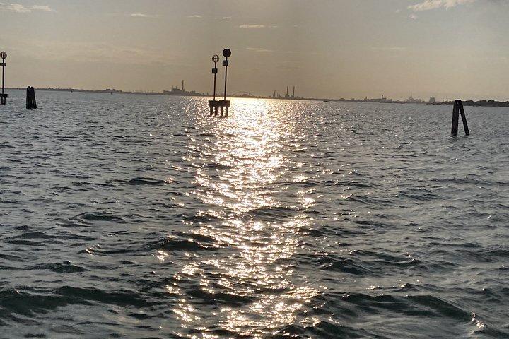 Aperitivo ao pôr do sol