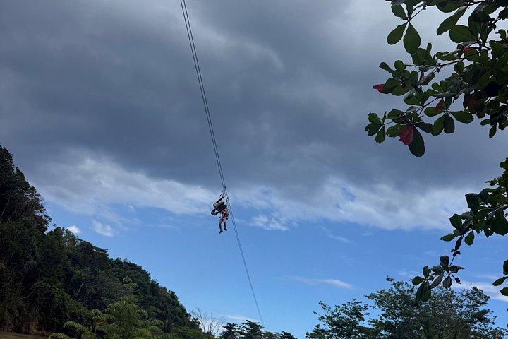 ジップラインとリックのカフェで終日アドベンチャー体験ができるATV