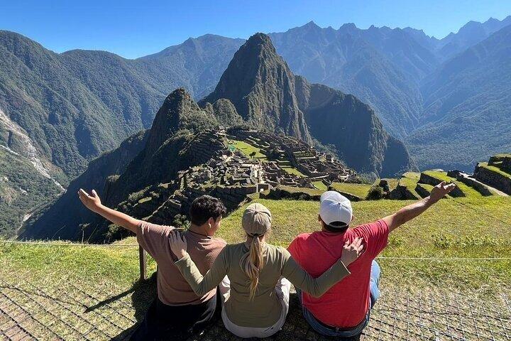 Tour de ciudad Cusco Valle Sagrado Machu Picchu y Vinicunca 4días