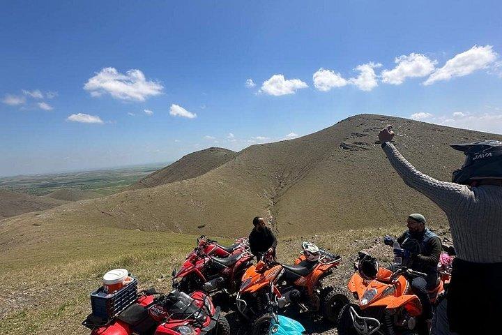 マラケシュ・ジュビラト山日帰りクワッド朝食とバーベキュー付き