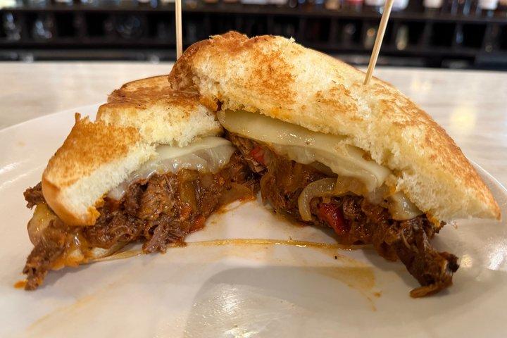 Louisville Food Tour with 5 Local Authentic Tastings