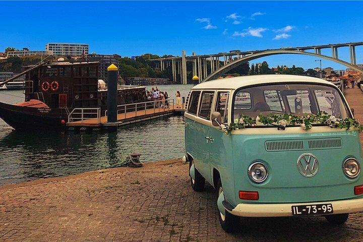 ホテル送迎付きクラシックVWで巡るポルトプライベートツアー