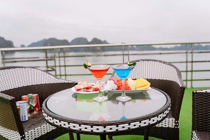 ハノイ：ハロン湾日帰りクルーズ（ランチ、ケーブ＆カヤック付き）