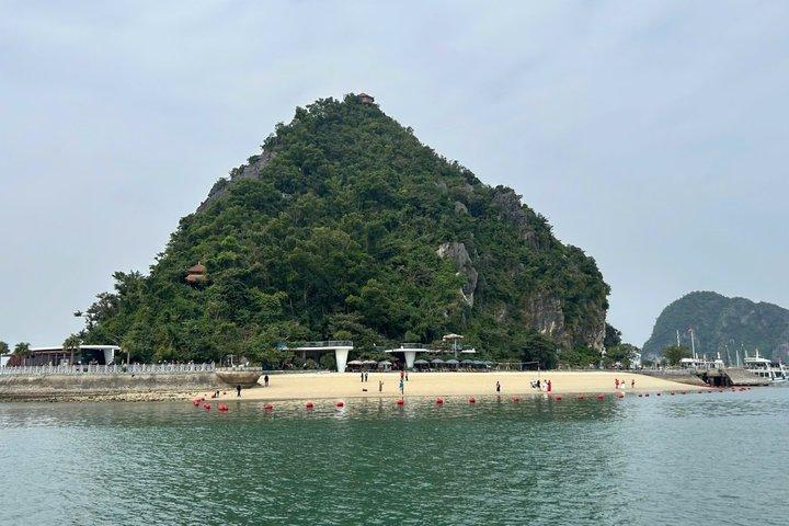 ハノイ：ハロン湾日帰りクルーズ（ランチ、ケーブ＆カヤック付き）