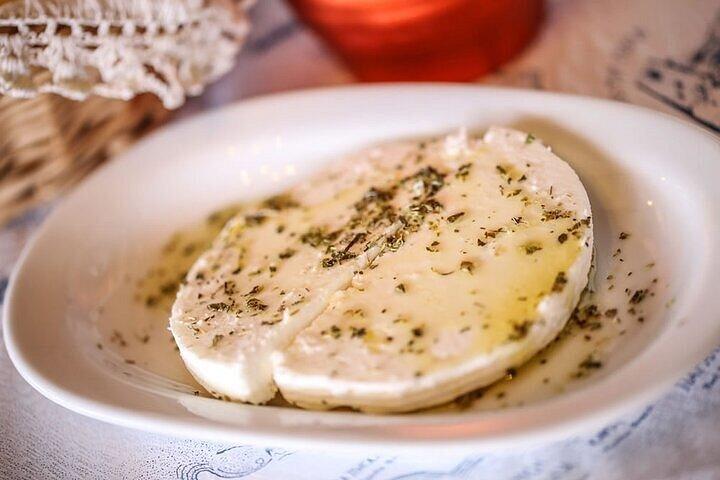 サントリーニ島、本格ギリシャランチ付き少人数ツアーハイライト