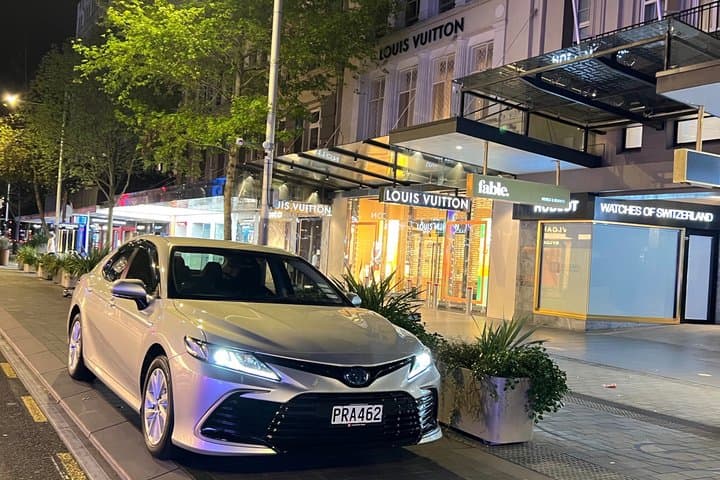 Premium Private Transfer From Auckland Airport To West Auckland