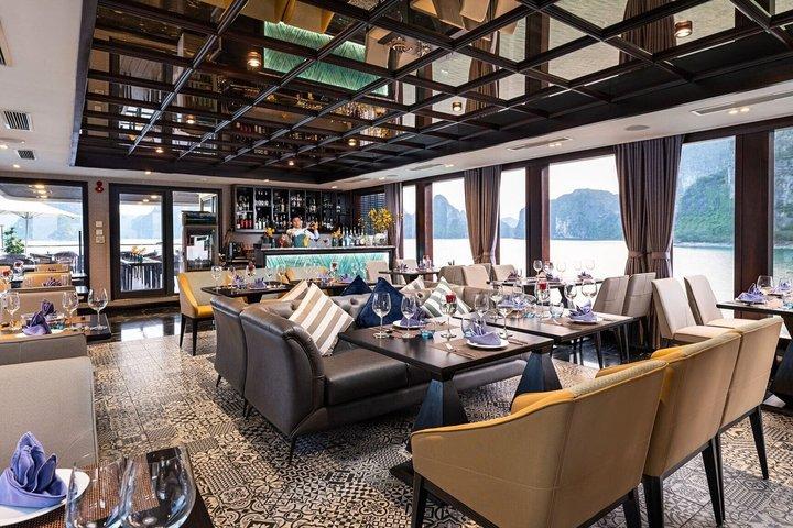 Excursion d'une journée dans la baie d'Halong au départ de Hanoï avec services complets