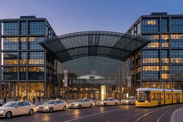 Private Tale of Two Cities Berlin Architecture Tour