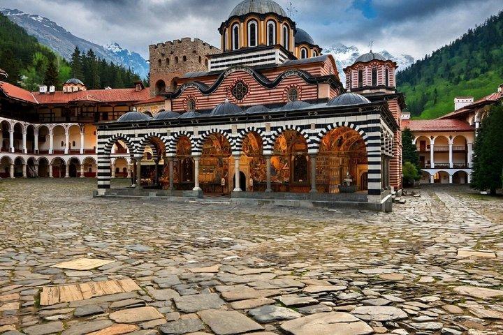 De Sofia: Rila Monastery, St. Ivan Cave & Tour de Picnic Alpino