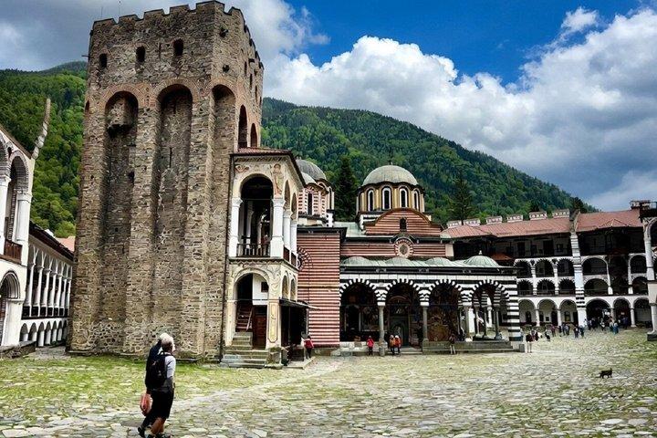 De Sofia: Rila Monastery, St. Ivan Cave & Tour de Picnic Alpino