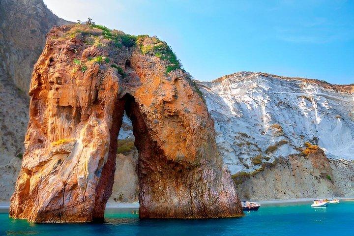 ポンツァ島：アンツィオ発終日クルーズ（ランチ付き）