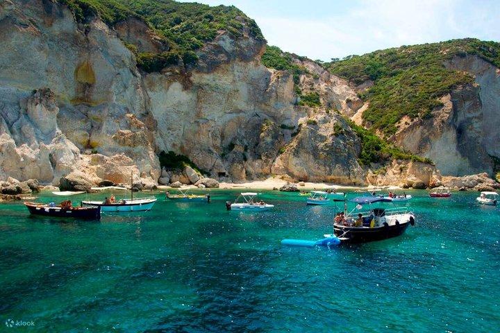 ポンツァ島：アンツィオ発終日クルーズ（ランチ付き）