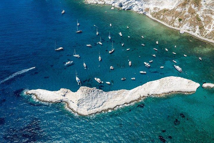 ポンツァ島：アンツィオ発終日クルーズ（ランチ付き）