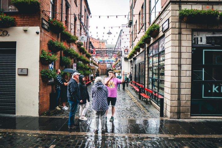 Versteckte Belfast Walking Tour mit Einheimischen