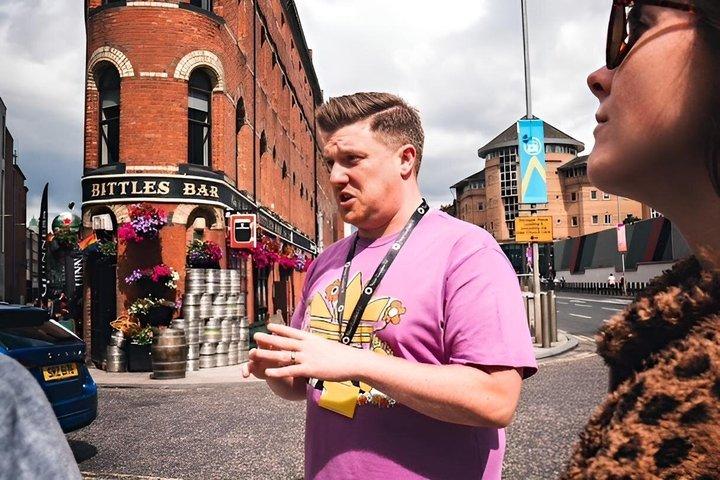 Versteckte Belfast Walking Tour mit Einheimischen