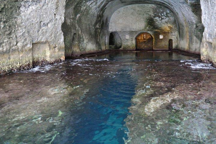 ポンツァ島：アンツィオ発終日クルーズ（ランチ付き）