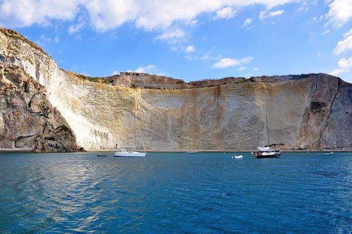 ポンツァ島：アンツィオ発終日クルーズ（ランチ付き）