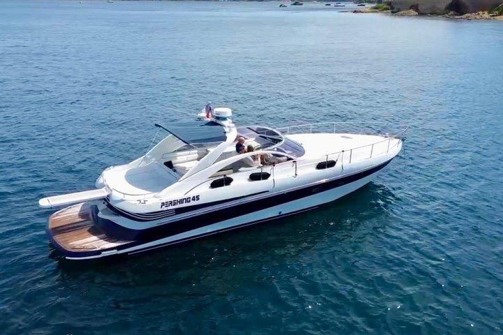 Saint Tropez Heldags privat båtcharter på Pershing 45